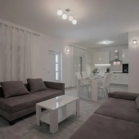 Slavko Apartment *